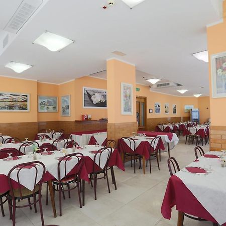 רימיני Hotel Milena מראה חיצוני תמונה