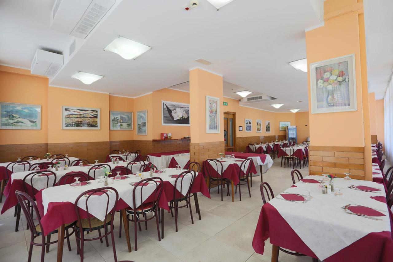 רימיני Hotel Milena מראה חיצוני תמונה